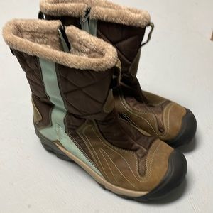 Women’s Keen snow boots. Waterproof 9.5